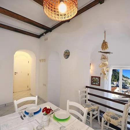 Lovely With View In Center Apartamento
